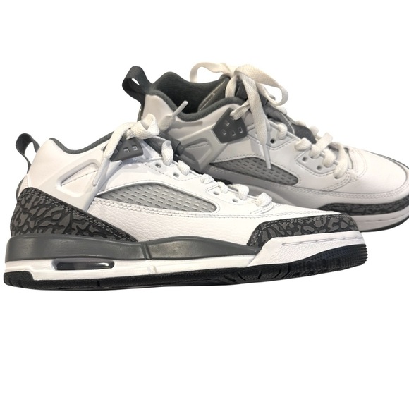 JORDEN’S Brand New White and Gray Nike Kids Sneakers- Size 4.5 Boys - Picture 3 of 9